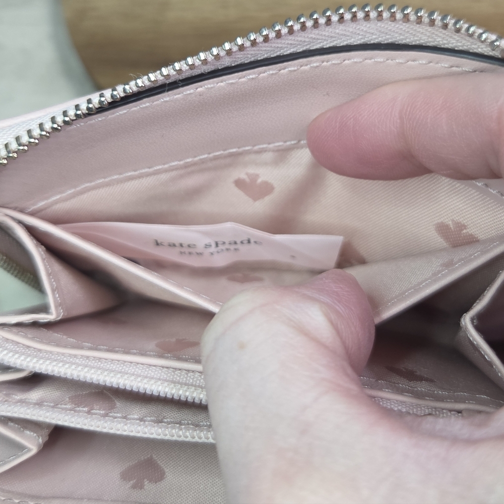 Kate Spade Dani wallet in the Briar Lane Quilted in Rosy Cheeks Color, EUC - Picture 12 of 14